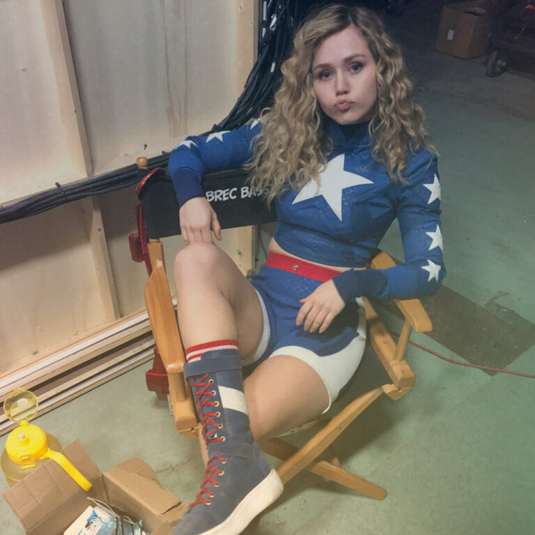 Atriz de Stargirl já disse que quer ser personagem na série de ACOTAR