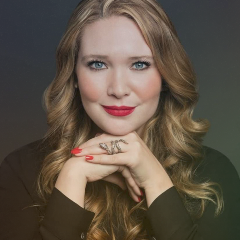 Sarah J. Maas foi incluída na Power List da Marie Claire