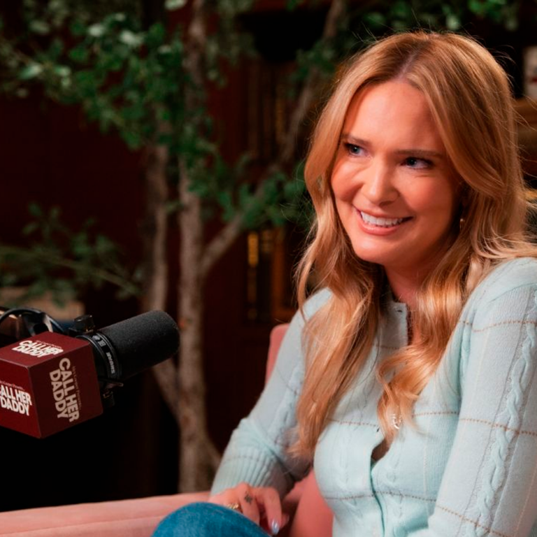 Sarah J. Maas anuncia data de lançamento de ACOTAR 6 e 7 e avisa que tem mais